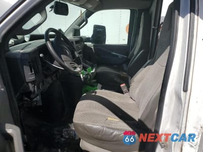 Zdjęcie 7 z 13 samochodu: 2020 GMC SAVANA CUTAWAY G3500 VIN:7GZ37TCG3LN010373 - miniatura