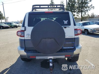 Zdjęcie 6 z 15 samochodu: 2012 TOYOTA FJ CRUISER VIN:JTEBU4BF8CK147645 - miniatura