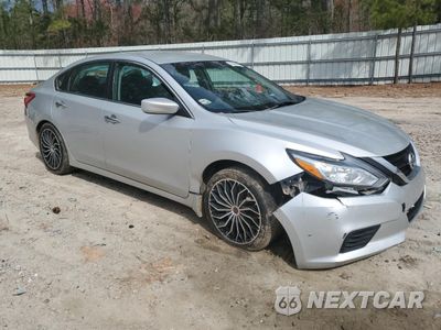 Czwarte zdjęcie samochodu z boku: 2017 NISSAN ALTIMA 2.5 VIN:1N4AL3AP3HC253810 - miniatura