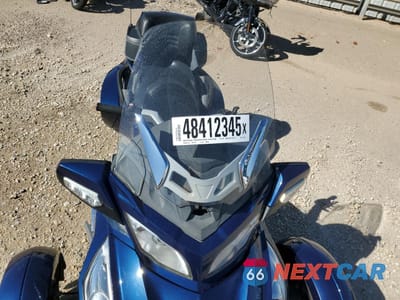 Piąte zdjęcie samochodu w środku: 2010 CAN-AM SPYDER ROADSTER RTS VIN:2BXJBGC16AV000496 - miniatura
