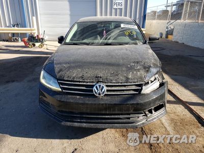 Piąte zdjęcie samochodu w środku: 2017 VOLKSWAGEN JETTA S VIN:3VW2B7AJ4HM328403 - miniatura