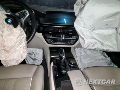 Zdjęcie 8 z 12 samochodu: 2018 BMW M550XI VIN:WBAJB9C55JG463848 - miniatura