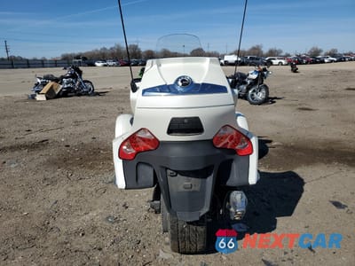 Czwarte zdjęcie samochodu z boku: 2012 CAN-AM SPYDER ROADSTER RT-LTD VIN:2BXJBDC10CV000673 - miniatura
