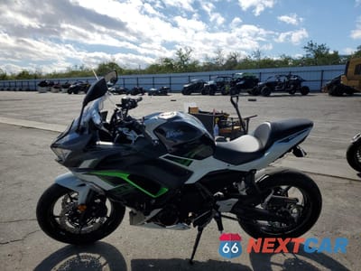 Trzecie zdjęcie samochodu z tyłu: 2022 KAWASAKI EX650 N VIN:ML5EXEN12NDA69270 - miniatura