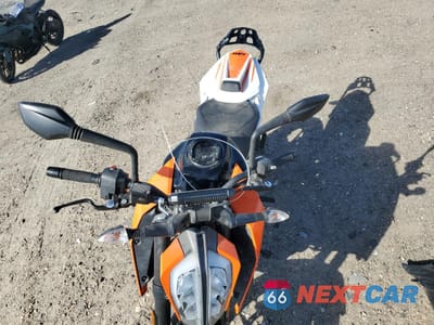 Piąte zdjęcie samochodu w środku: 2018 KTM 390 DUKE VIN:MD2JPJ40XJC253093 - miniatura