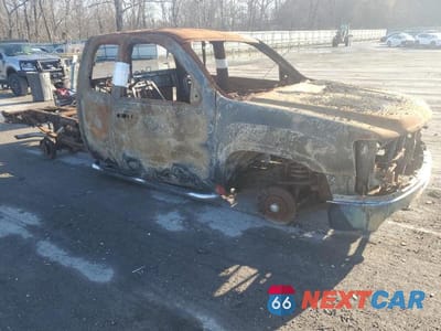 Czwarte zdjęcie samochodu z boku: 2010 GMC SIERRA K1500 SLT VIN:1GTSKWE36AZ195222 - miniatura