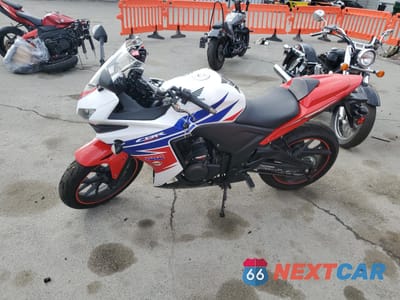 Trzecie zdjęcie samochodu z tyłu: 2014 HONDA CBR500 R VIN:MLHPC4416E5100255 - miniatura