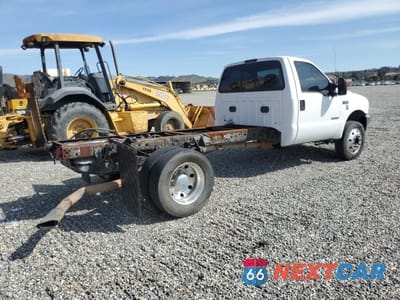Czwarte zdjęcie samochodu z boku: 2003 FORD F550 SUPER DUTY VIN:1FDAF56PX3ED39727 - miniatura
