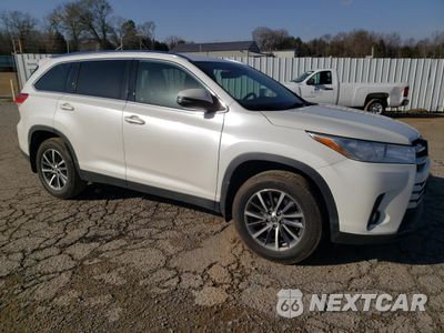 Czwarte zdjęcie samochodu z boku: 2019 TOYOTA HIGHLANDER SE VIN:5TDJZRFH1KS583903 - miniatura