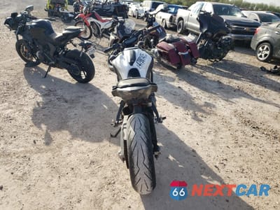 Czwarte zdjęcie samochodu z boku: 2015 YAMAHA FZ07 C VIN:JYARM06Y9FA000067 - miniatura