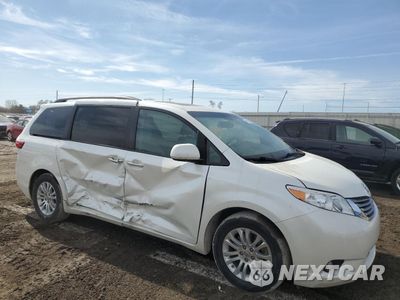 Czwarte zdjęcie samochodu z boku: 2015 TOYOTA SIENNA XLE VIN:5TDYK3DC0FS662380 - miniatura