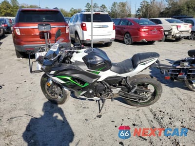 Trzecie zdjęcie samochodu z tyłu: 2022 KAWASAKI EX650 N VIN:ML5EXEN19NDA72425 - miniatura