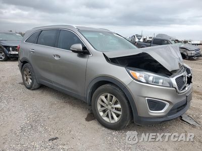 Czwarte zdjęcie samochodu z boku: 2016 KIA SORENTO LX VIN:5XYPG4A38GG063829 - miniatura