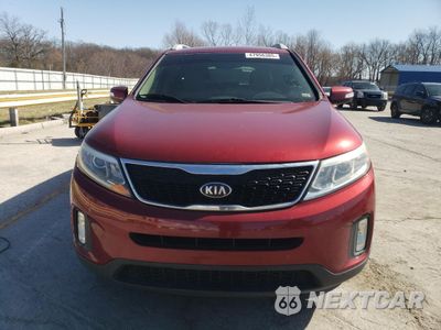 Piąte zdjęcie samochodu w środku: 2015 KIA SORENTO LX VIN:5XYKT3A68FG581769 - miniatura