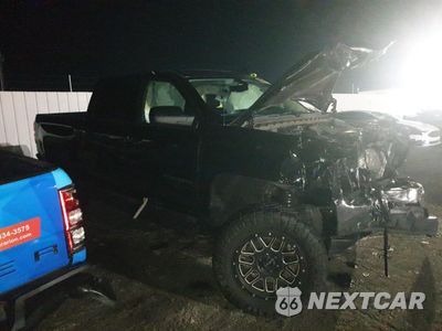Czwarte zdjęcie samochodu z boku: 2017 CHEVROLET SILVERADO VIN:3GCUKREC8HG163831 - miniatura