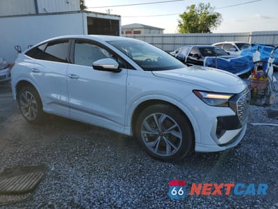 Czwarte zdjęcie samochodu z boku: 2023 AUDI Q4 E-TRON SPORTBACK PREMIUM PLUS VIN:WA132BFZ3PP061072 - miniatura