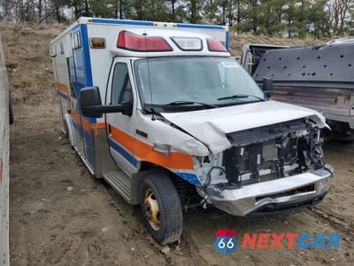 Czwarte zdjęcie samochodu z boku: 2017 FORD ECONOLINE E450 SUPER DUTY CUTAWAY VAN VIN:1FDXE4FSXHDC64987 - miniatura