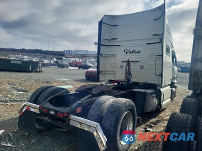 Czwarte zdjęcie samochodu z boku: 2023 VOLVO VN VNL VIN:4V4NC9EH4PN316972 - miniatura