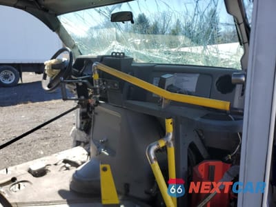 Piąte zdjęcie samochodu w środku: 2019 FORD ECONOLINE E350 SUPER DUTY CUTAWAY VAN VIN:1FDEE3F60KDC49412 - miniatura