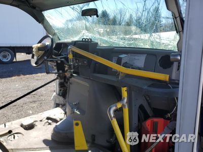 Piąte zdjęcie samochodu w środku: 2019 FORD ECONOLINE E350 SUPER DUTY CUTAWAY VAN VIN:1FDEE3F60KDC49412 - miniatura