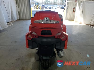 Czwarte zdjęcie samochodu z boku: 2012 CAN-AM SPYDER ROADSTER RTS VIN:2BXJBHC15CV001244 - miniatura