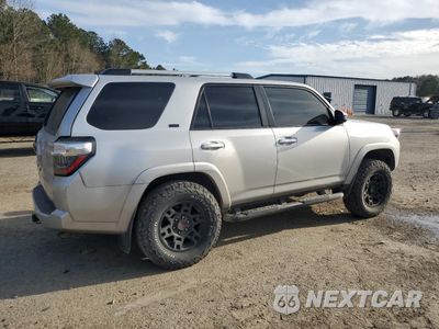Trzecie zdjęcie samochodu z tyłu: 2021 TOYOTA 4RUNNER SR5 VIN:JTEEU5JR4M5237695 - miniatura