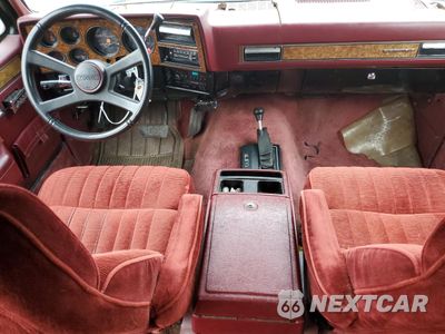 Zdjęcie 8 z 13 samochodu: 1989 GMC SUBURBAN V15 CONVENTIONAL VIN:1GKEV16K6KF511948 - miniatura