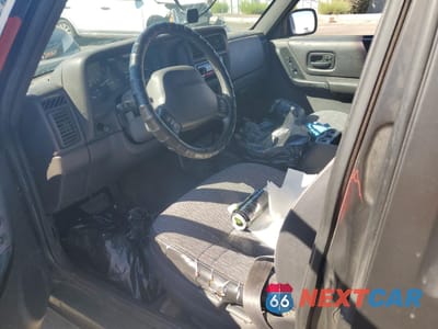 Zdjęcie 7 z 13 samochodu: 2001 JEEP CHEROKEE SPORT VIN:1J4FF48S71L523919 - miniatura