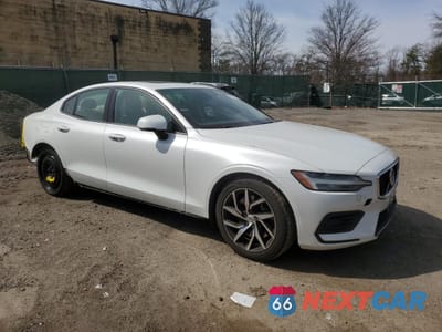 Czwarte zdjęcie samochodu z boku: 2020 VOLVO S60 T6 MOMENTUM VIN:7JRA22TK8LG045384 - miniatura