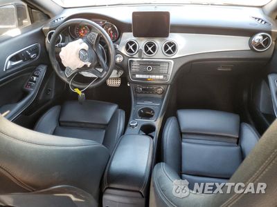 Zdjęcie 8 z 12 samochodu: 2018 MERCEDES-BENZ CLA 250 VIN:WDDSJ4EB8JN633444 - miniatura