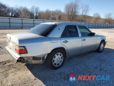 Trzecie zdjęcie samochodu z tyłu: 1995 MERCEDES-BENZ E 300D VIN:WDBEB31E5SC149970 - miniatura