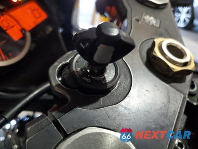Zdjęcie 8 z 9 samochodu: 2022 SUZUKI GSX-R750 VIN:JS1GR7MA0N7100043 - miniatura