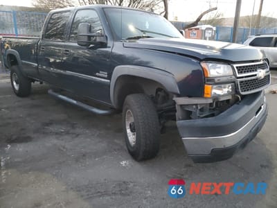 Czwarte zdjęcie samochodu z boku: 2006 CHEVROLET SILVERADO K3500 VIN:1GCHK33D56F258274 - miniatura