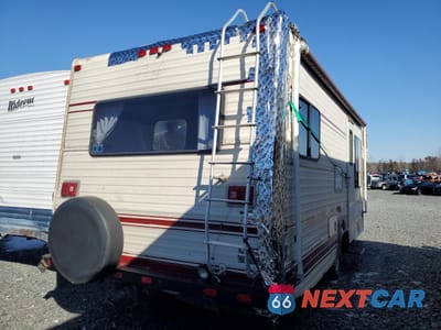 Czwarte zdjęcie samochodu z boku: 1987 FORD ECONOLINE E350 CUTAWAY VAN VIN:1FDKE30L6HHA10238 - miniatura