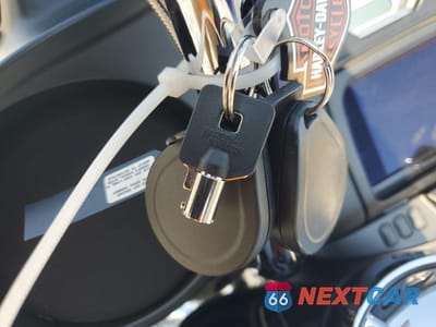 Zdjęcie 8 z 10 samochodu: 2019 HARLEY-DAVIDSON FLHX VIN:1HD1KBC10KB618956 - miniatura