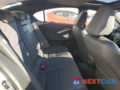 Zdjęcie 10 z 14 samochodu: 2024 LEXUS IS 300 VIN:JTHC81F23R5053973 - miniatura