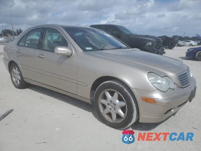 Czwarte zdjęcie samochodu z boku: 2001 MERCEDES-BENZ C 320 VIN:WDBRF64J01F029250 - miniatura