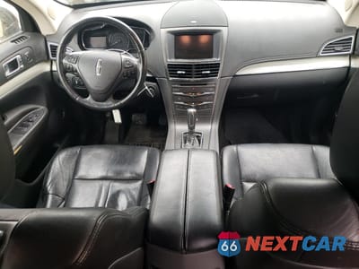 Zdjęcie 8 z 13 samochodu: 2013 LINCOLN MKT VIN:2LMHJ5AT4DBL53237 - miniatura