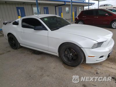 Czwarte zdjęcie samochodu z boku: 2014 FORD MUSTANG VIN:1ZVBP8AM6E5261225 - miniatura