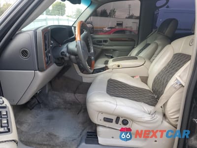 Zdjęcie 7 z 13 samochodu: 2002 CADILLAC ESCALADE LUXURY VIN:1GYEK63N32R103593 - miniatura