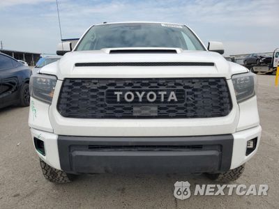 Piąte zdjęcie samochodu w środku: 2019 TOYOTA TUNDRA CREWMAX SR5 VIN:5TFDY5F11KX791477 - miniatura