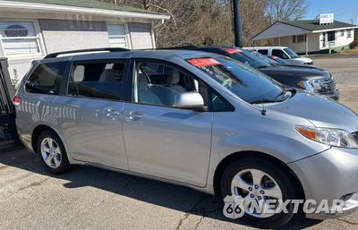 2014 TOYOTA SIENNA LE 5TDKK3DC3ES521159 - główne zdjęcie licytacji z USA - miniatura