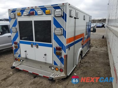 Trzecie zdjęcie samochodu z tyłu: 2017 FORD ECONOLINE E450 SUPER DUTY CUTAWAY VAN VIN:1FDXE4FSXHDC64987 - miniatura