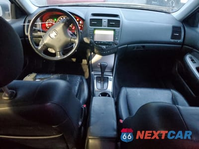 Zdjęcie 8 z 12 samochodu: 2004 HONDA ACCORD EX VIN:JHMCM56744C038708 - miniatura