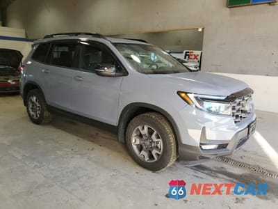 Czwarte zdjęcie samochodu z boku: 2023 HONDA PASSPORT TRAIL SPORT VIN:5FNYF8H60PB032242 - miniatura