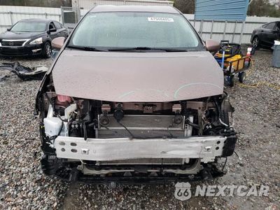 Piąte zdjęcie samochodu w środku: 2017 TOYOTA PRIUS V VIN:JTDZN3EU0HJ061750 - miniatura