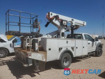 Czwarte zdjęcie samochodu z boku: 2019 FORD F550 SUPER DUTY VIN:1FDUF5HY1KDA06081 - miniatura