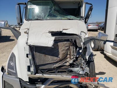 Zdjęcie 7 z 10 samochodu: 2023 VOLVO VNL SEMI TRUCK VIN:4V4NC9EH6PN340710 - miniatura