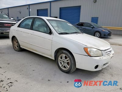 Czwarte zdjęcie samochodu z boku: 2005 KIA SPECTRA LX VIN:KNAFE121655120996 - miniatura