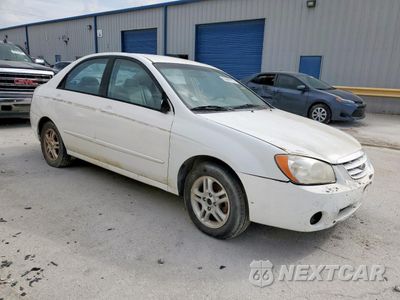 Czwarte zdjęcie samochodu z boku: 2005 KIA SPECTRA LX VIN:KNAFE121655120996 - miniatura